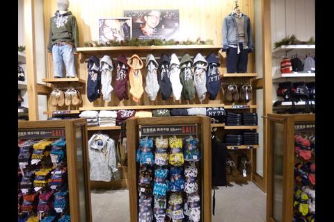 American Eagle, Nanjing Road West